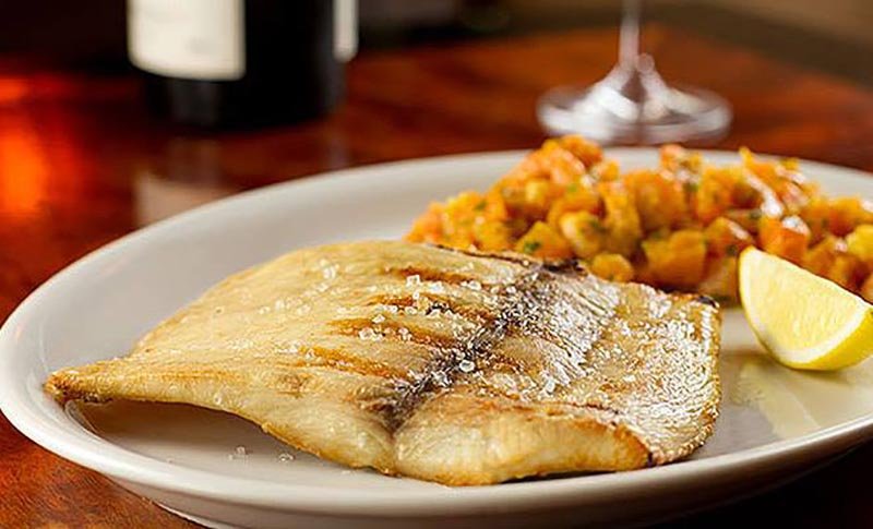 SABORES REGIONAIS - TAMBAQUI CROCANTE COM FAROFA DE PIMENTAS