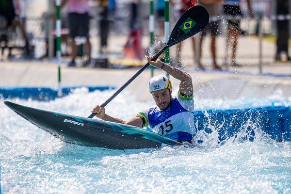 A Corrente da Insensatez – Nadando Contra a Corrente