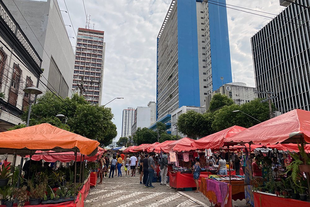 A Tradicional Feira de Artesanato da Eduardo Ribeiro nas manhãs de domingo
