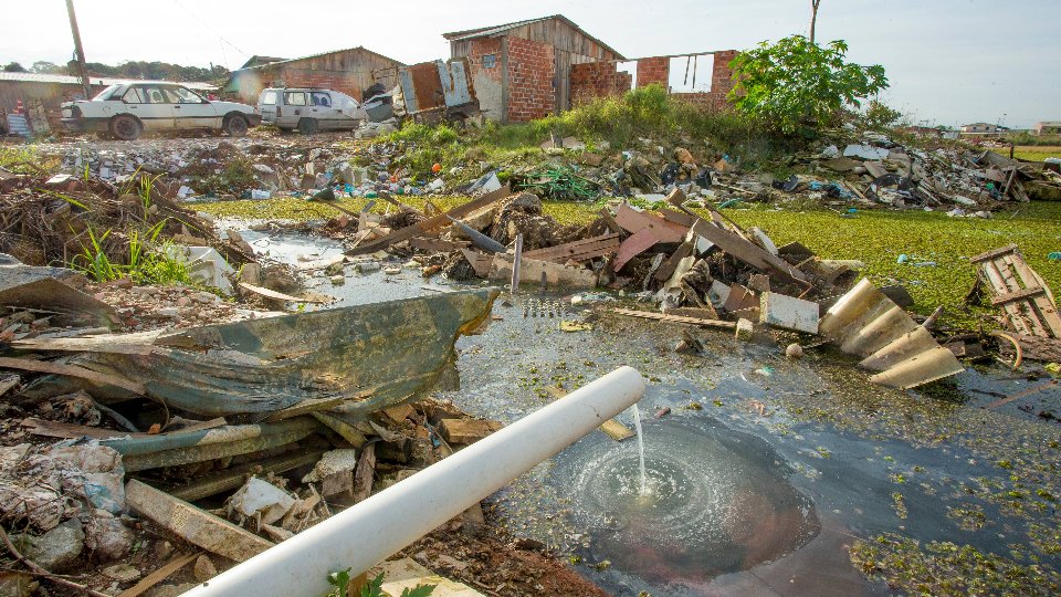 Bilhões recolhidos, miséria mantida