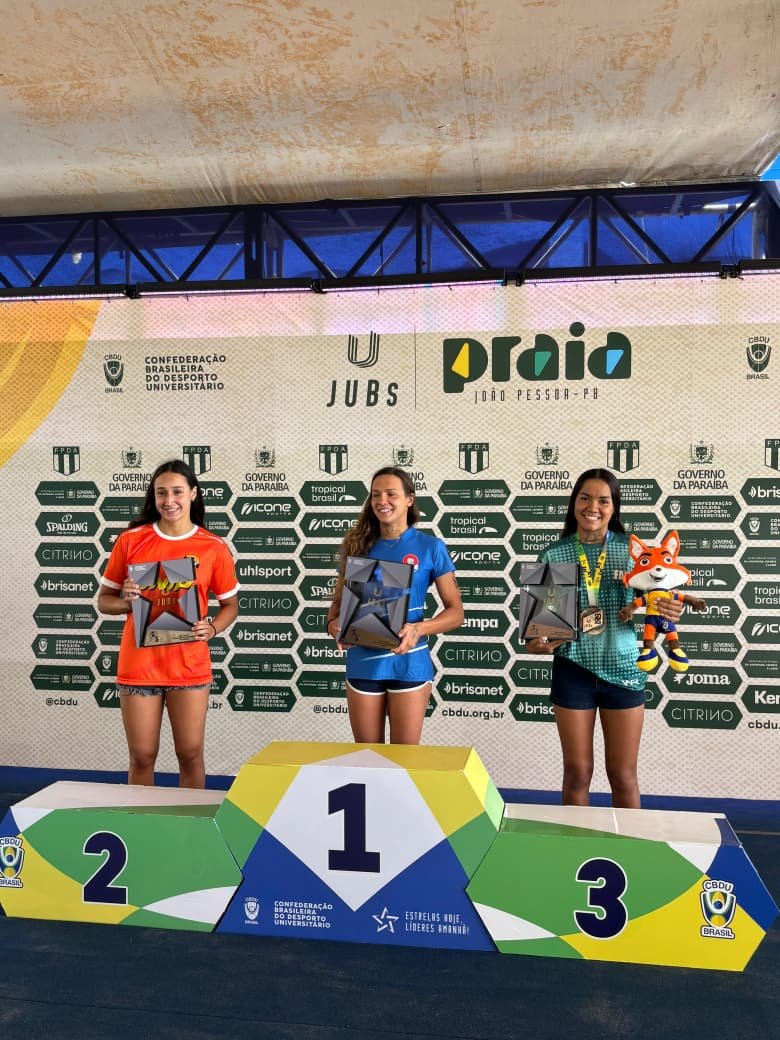 Nadadora amazonense Kathleen Manuella-Fatura bronze no JUBs Praia 2025
