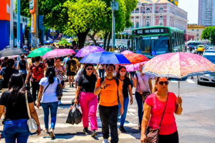 Calor extremo desafia Manaus e muda a rotina de milhares de moradores